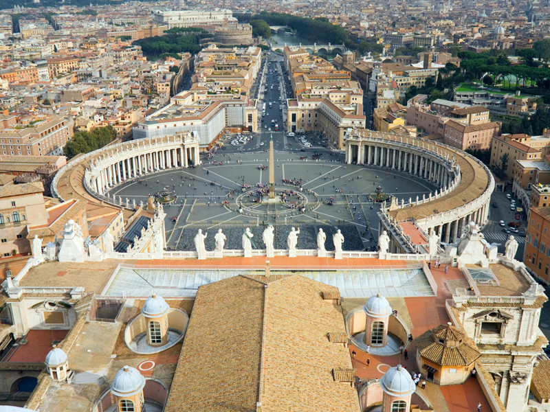 Ватиканский трибунал оправдал двух журналистов по делу о краже секретных документов