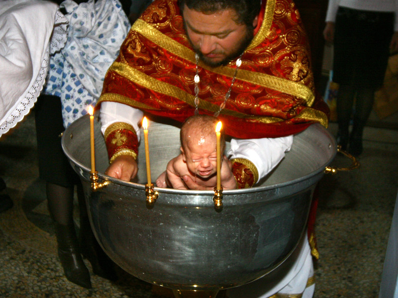Число крещенных в православие в России растет, а неоязычество предстает как "позднейшая реконструкция", заявили в РПЦ