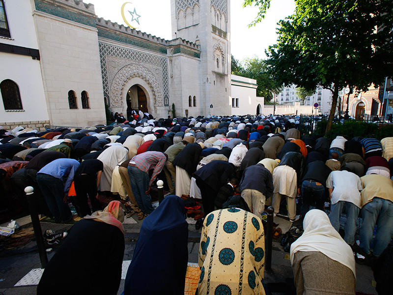 Запрет зарубежного финансирования мечетей сделает Францию мишенью для террора, заявил премьер-министр страны