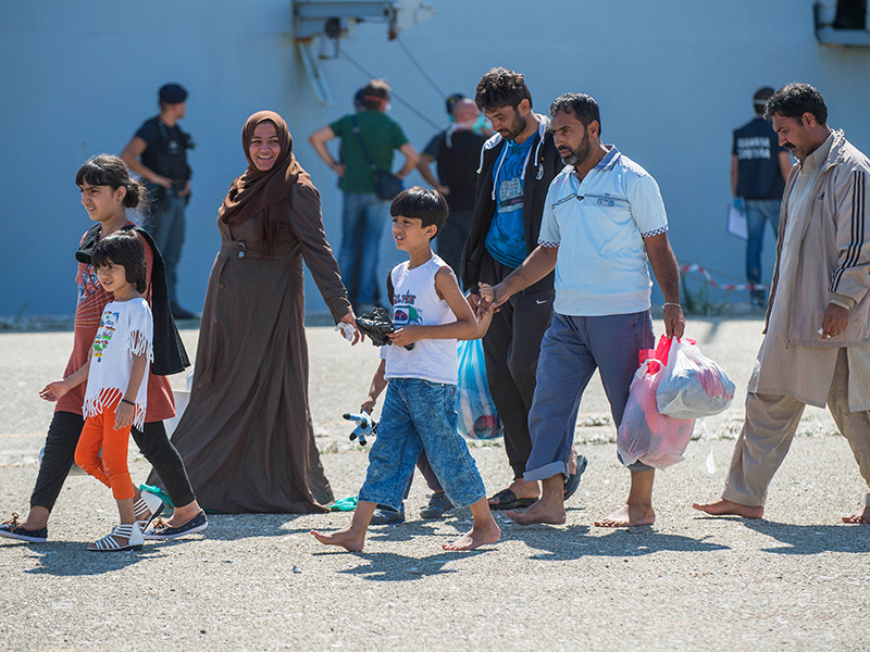 Благодаря "Гуманитарным коридорам" с февраля по август 2016года 300 сирийских и иракских беженцев смогли легально переступить границу Италии, говорится в распространенной накануне информации "Радио Ватикана"