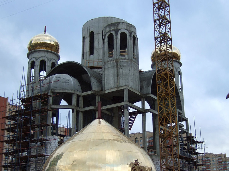 В РПЦ при строительстве храмов в Москве пожелали равняться на размеры загородных домов чиновников