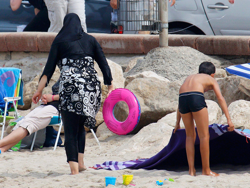 В Сиско на Корсике оставили в силе запрет на ношение мусульманского купальника - буркини
