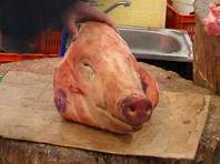 В Умани националисты оставили у могилы раввина Нахмана свиную голову со свастикой