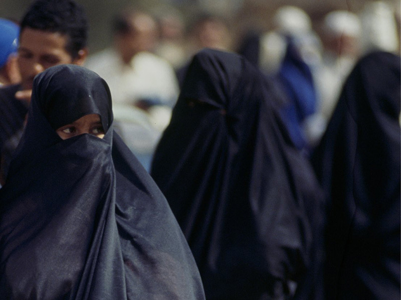 В Марокко запретили производить и продавать женские бурки