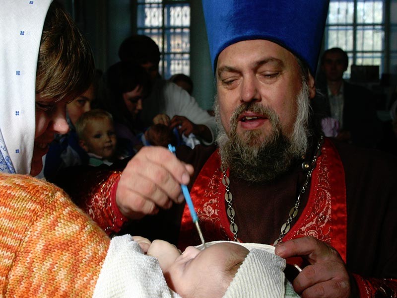 Пермских мальчиков по имени Люцифер и Вольдемар тайно крестили родственники, чем крайне возмутили родителей детей


