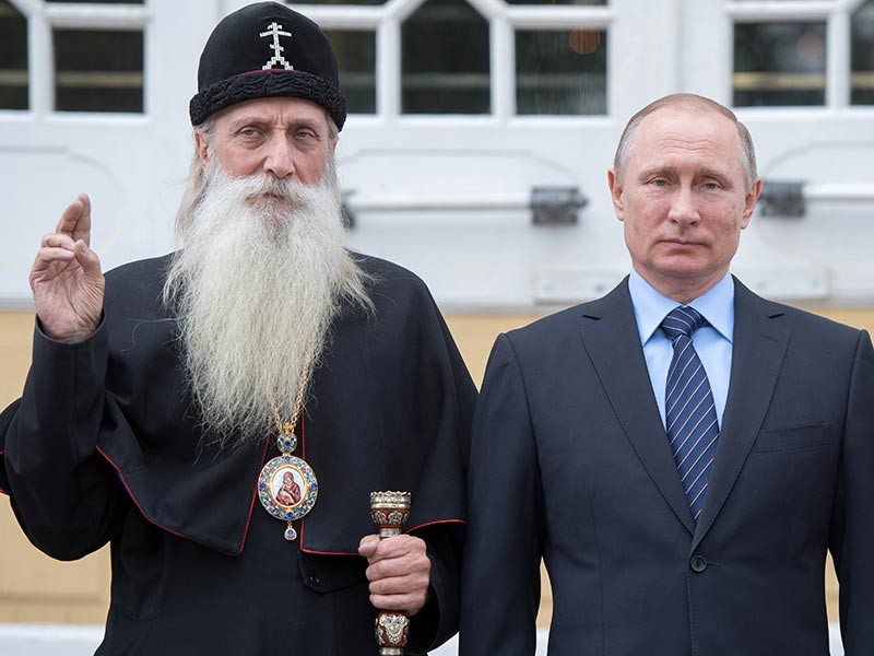 Путин осмотрел выставку в московском духовном центре Старообрядческой церкви

