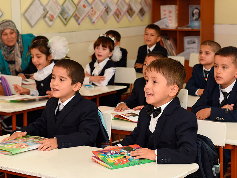 Таджикские школьники 1 сентября отметят День знаний, а не Курбан-байрам

