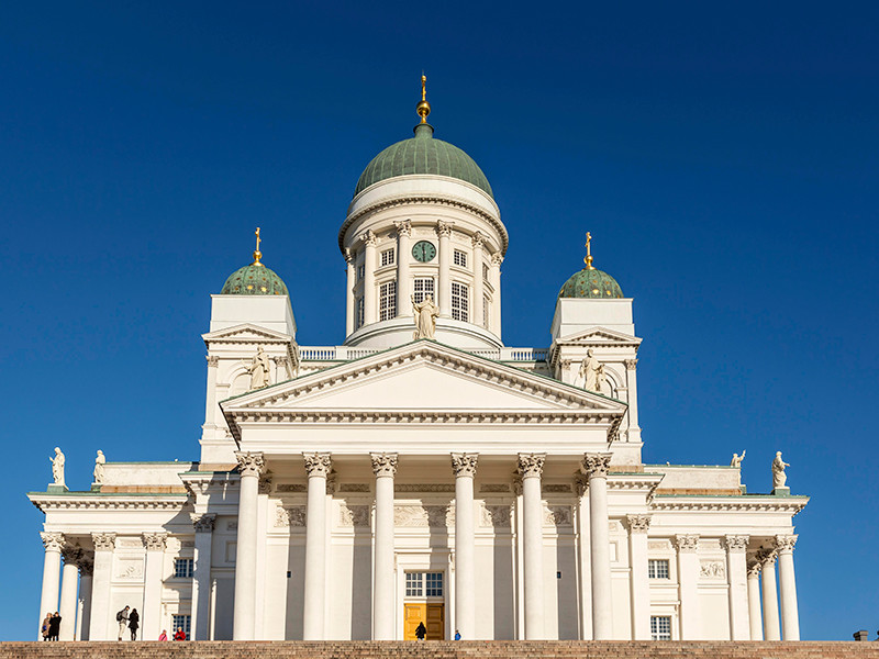 В Финляндии растет число беженцев, принимающих христианство после отказа в убежище