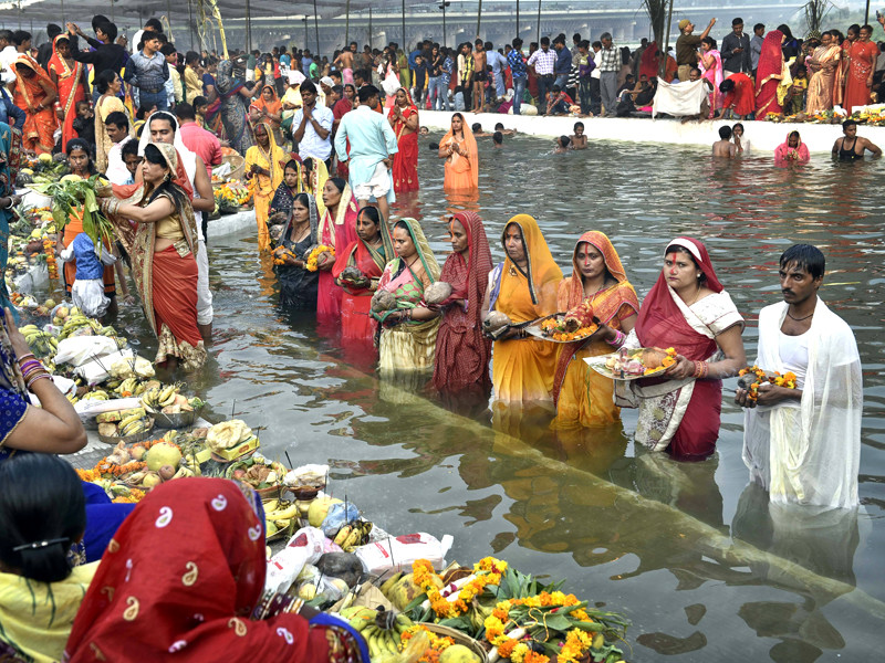 В Индии завершились празднования Чхат Пуджи - поклонения восходящему Солнцу