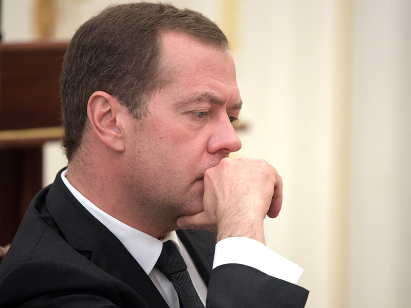 Премьер-министр РФ Дмитрий Медведев внес религиозные объекты в правила пожарной безопасности и, в частности, утвердил правила пользования кадилом