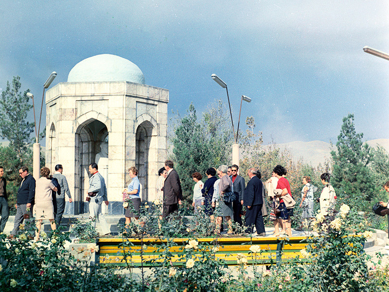 Парк имени Садриддина Айни был спроектирован в ГПИ "Таджикгипрострой" в 1958 году