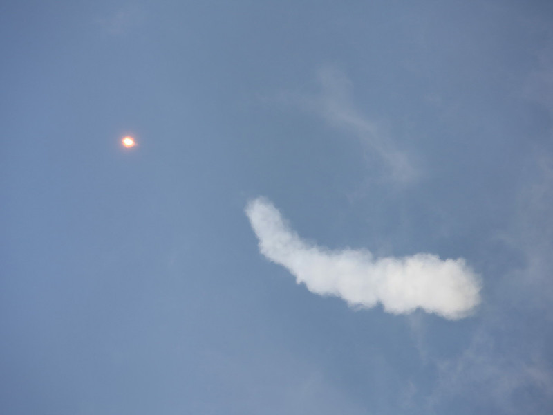 Накануне протодиакон Андрей Кураев задаваясь вопросом, "почему она упала", отметил, что ракета со спутниками "освящалась персоной голубиного полета" и не по чину