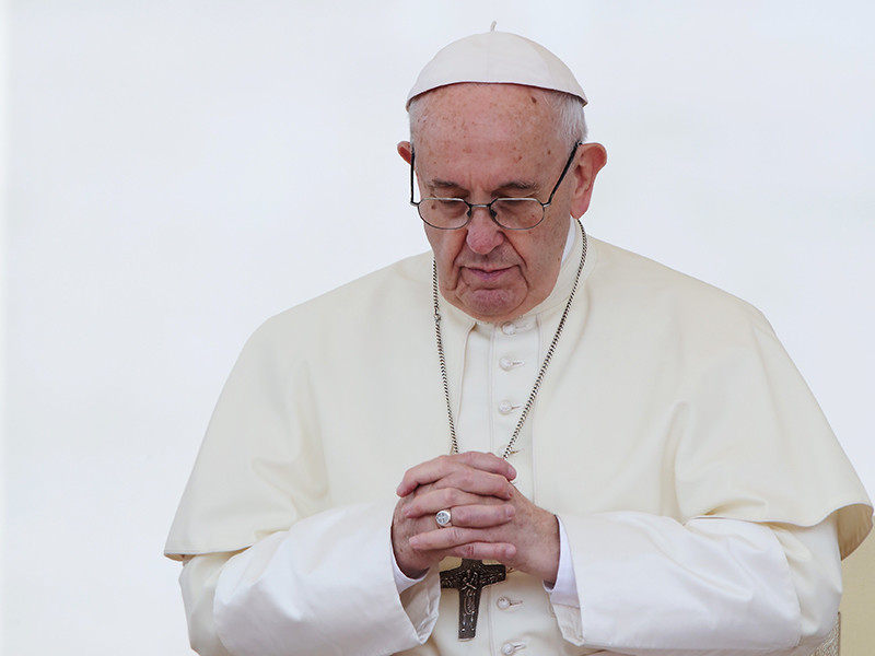 Папа Франциск попросил прощения у жертв домогательства священников в Чили