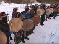 Иркутские шаманы организации "Хухэ Мунхэ Тэнгэри" ("Вечно синее небо") провели обряд, в ходе которого сожгли туши пятерых верблюдов в целях "укрепления России"