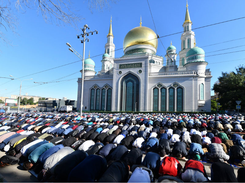 Мусульмане отмечают Ураза-байрам, праздник окончания поста