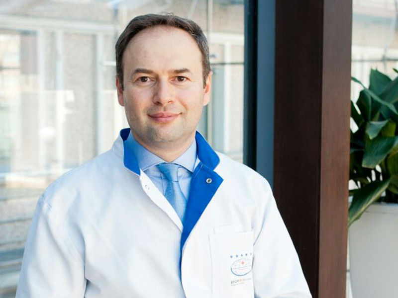 Борис Георгиевич Мирзоян, пластический хирург клиники ОАО "Медицина", успешно практикующий в России, во Франции и в Швейцарии