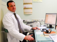 Консультант клиники "Медицина", онкогинеколог, доктор медицинских наук Максим Высоцкий: онкологический скрининг снижает вероятность заболеть раком