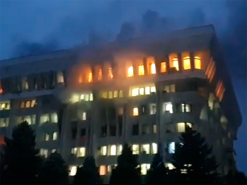 Пожар в Белом доме в Бишкеке в ночь на 6 октября 2020 года