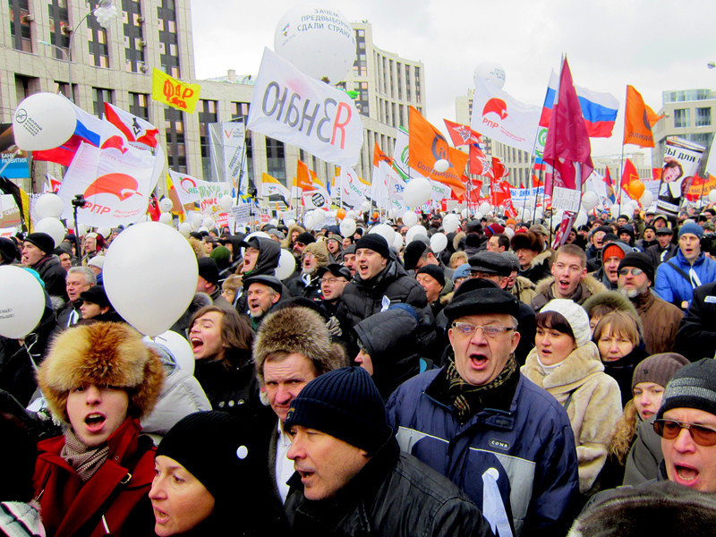 Протестующие на проспекте Академика Сахарова, 24 декабря 2011 года
