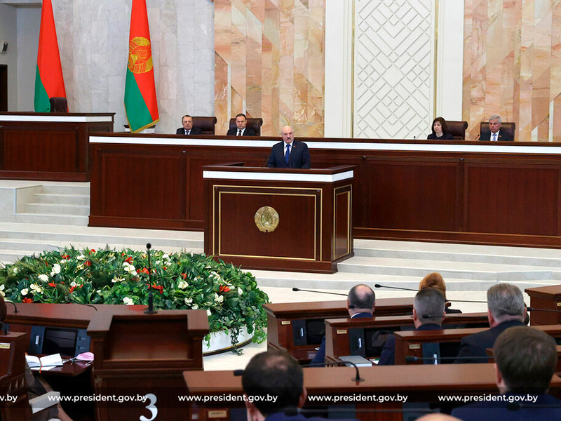 Встреча Александра Лукашенко с парламентариями, членами Конституционной комиссии и представителями органов государственного управления