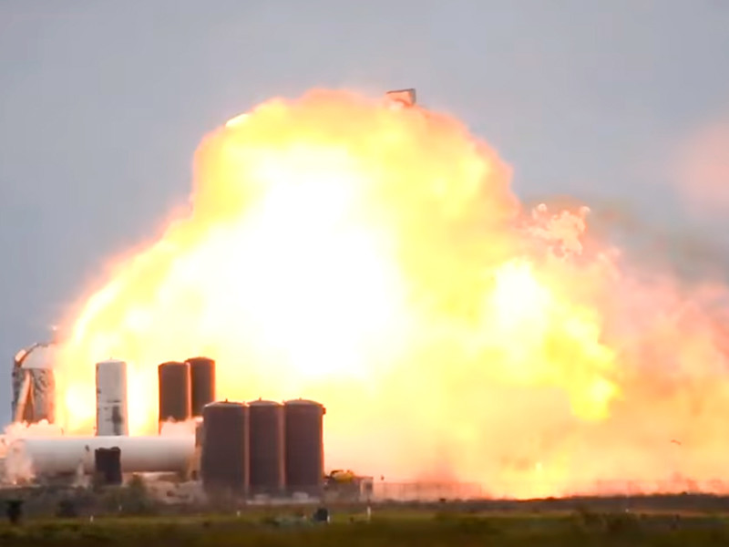 Очередные огневые испытания прототипа разрабатываемой компанией SpaceX ракеты Starship окончились взрывом и уничтожением прототипа под названием SN4. Момент аварии попал в прямую трансляцию испытаний
