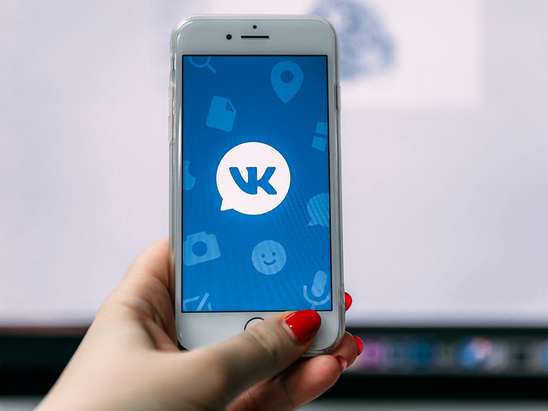 Социальная сеть "ВКонтакте" официально объявила о запуске функции групповых видеозвонков с участием до восьми человек в своих мобильных приложениях