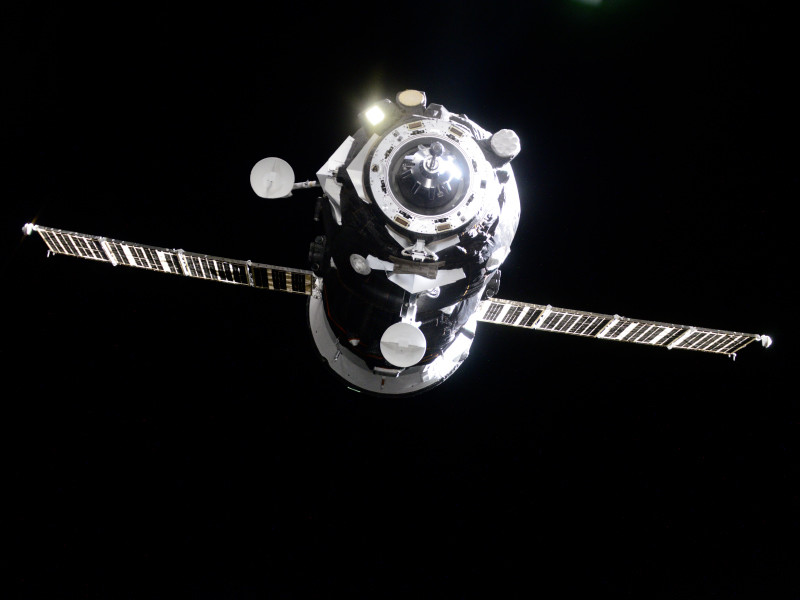 В Роскосмосе рассказали о проблемах при стыковке корабля "Прогресс МС-15" с МКС