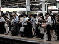 Власти токийского пригорода запретили жителям пользоваться смартфонами на ходу