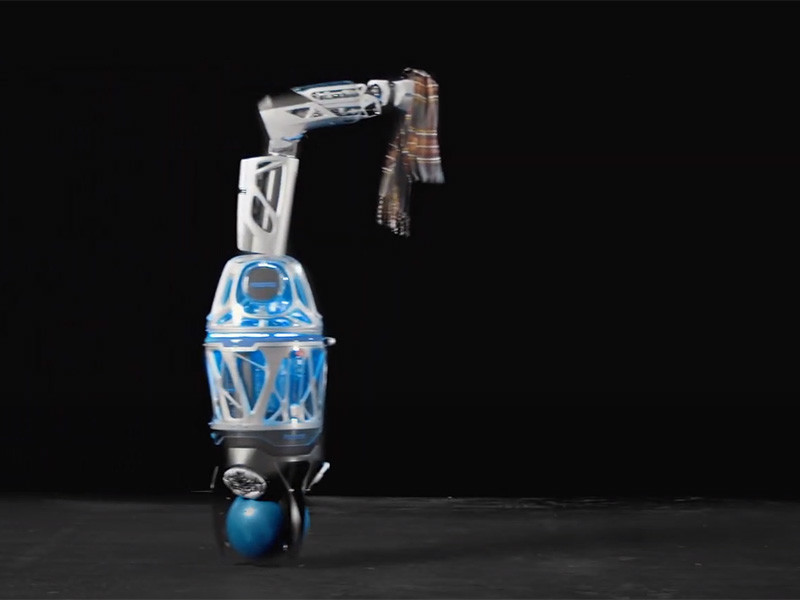 Немецкая компания Festo представила необычного вертикального робота с одной рукой, балансирующего и ездящего на шаре. По сути, разработка инженеров напоминает гироскутер, оснащенный механической рукой, но вместо колес в нем используется шар