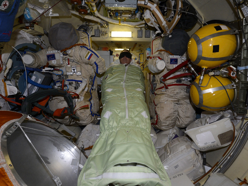 20 августа в Роскосмосе сообщили, что на МКС зафиксирована небольшая утечка воздуха. В сообщении уточнялось, что 21 августа члены экипажа станции перейдут в модуль "Звезда" для того, чтобы организовать контроль давления в модулях сегмента NASA