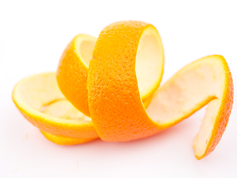 Ученые нашли дешевый способ переработки литий-ионных аккумуляторов при помощи апельсиновой кожуры