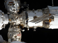 Темп утечки воздуха с Международной космической станции (МКС), предположительное место которой обнаружили накануне в переходном отсеке модуля "Звезда" при помощи чайного пакетика, упал вдвое после установки заплатки на обнаруженную космонавтами трещину