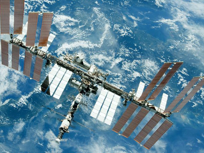 Космонавты сообщили, что утечка воздуха в российском сегменте МКС продолжается