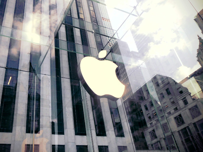 Правообладатели подали в суд на Apple в день вступления в силу закона о блокировке пиратских приложений