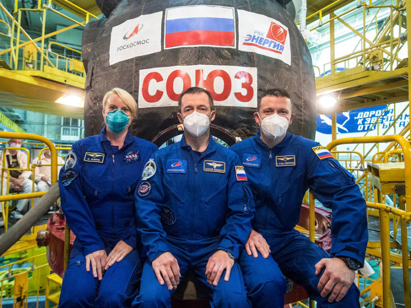 Новый экипаж Международной космической станции (МКС), который отправится на орбиту 14 октября на корабле "Союз МС-17" возьмет с собой оборудование для поиска места утечки воздуха в российском модуле "Звезда" и ее устранения