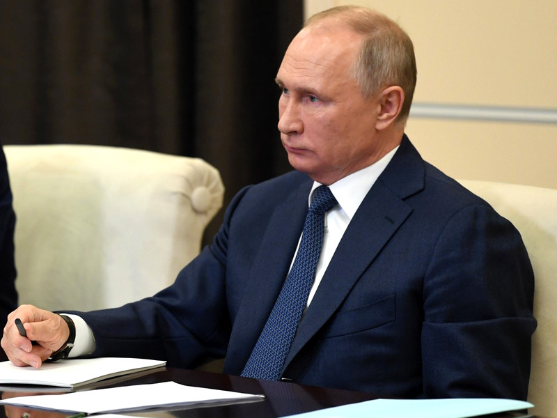 Президент России Владимир Путин поручил правительству принять меры по стимулированию внедрения компаниями отечественных разработок в сфере искусственного интеллекта (ИИ)