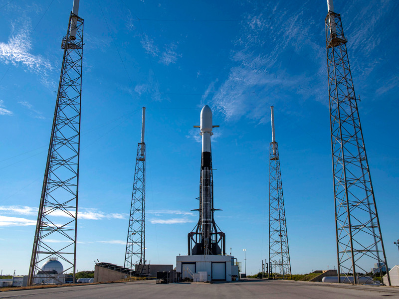 SpaceX готовится запустить две ракеты Falcon 9 со спутниками Starlink в один день