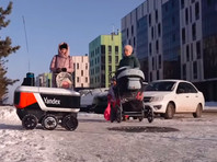 Робот-курьер "Яндекса" начал доставлять заказы в жилые дома в Москве
