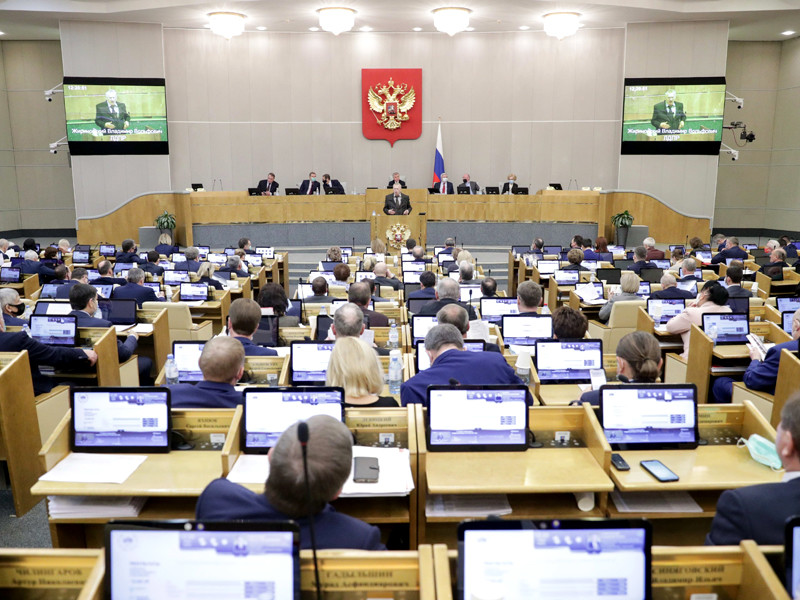 Госдума приняла в третьем чтении законопроект о штрафах за продажу гаджетов без предустановленных приложений