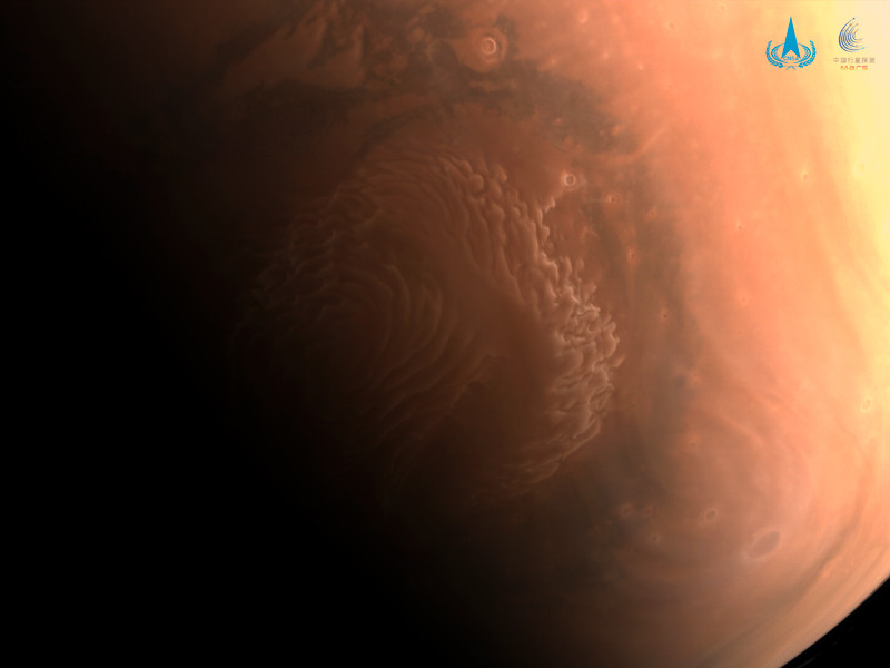 Китайский аппарат "Тяньвэнь-1" прислал на Землю орбитальные снимки марсианской поверхности