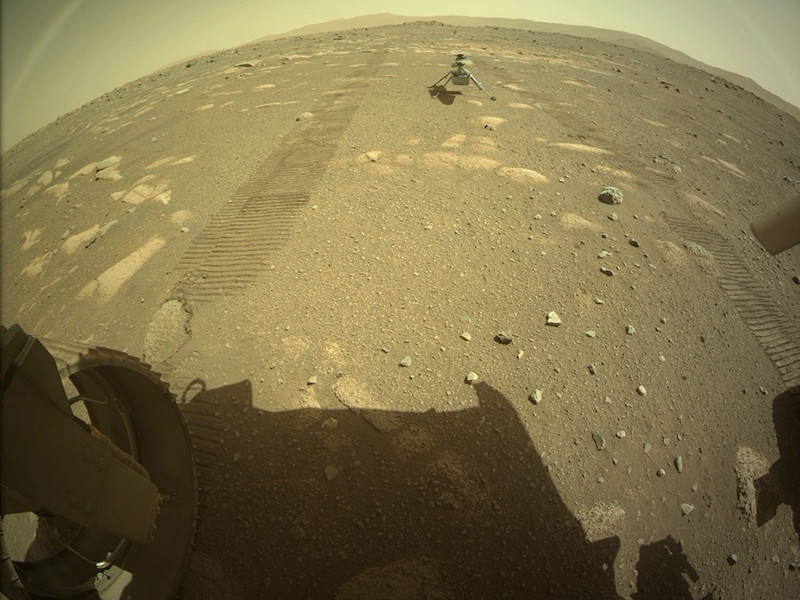 Марсоход Perseverance установил первый марсианский беспилотник на "стартовой площадке"

