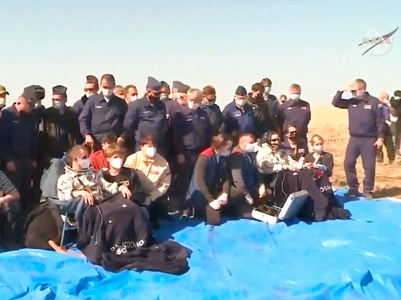 Экипаж МКС вернулся на Землю на корабле Союз МС-17 (ВИДЕО)