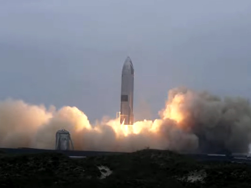 SpaceX с пятой попытки успешно испытала прототип ракеты Starship в "прыжке" на 10 километров