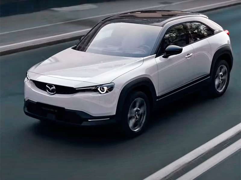 Японская компания Mazda объявила о начале серийного производства электрического кроссовера MX-30 на заводе в Хиросиме и раскрыла европейские цены своего первого электромобиля
