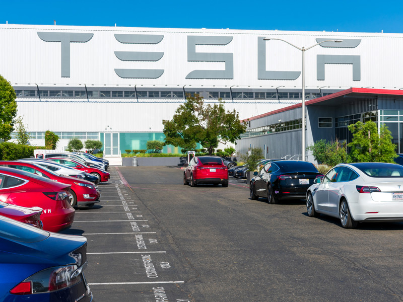 Tesla впервые в своей истории получила прибыль четвертый квартал подряд