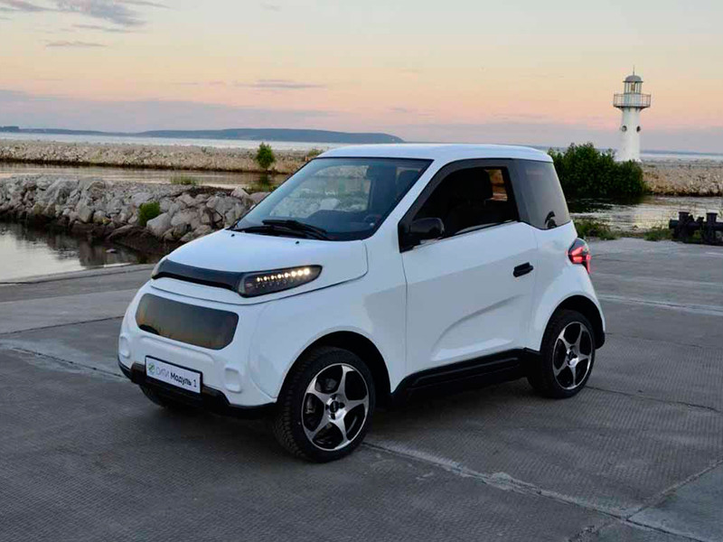Создатели российского электромобиля Zetta опубликовали в Instagram несколько фотографий и один видеоролик, на котором запечатлен предсерийный образец электрокара