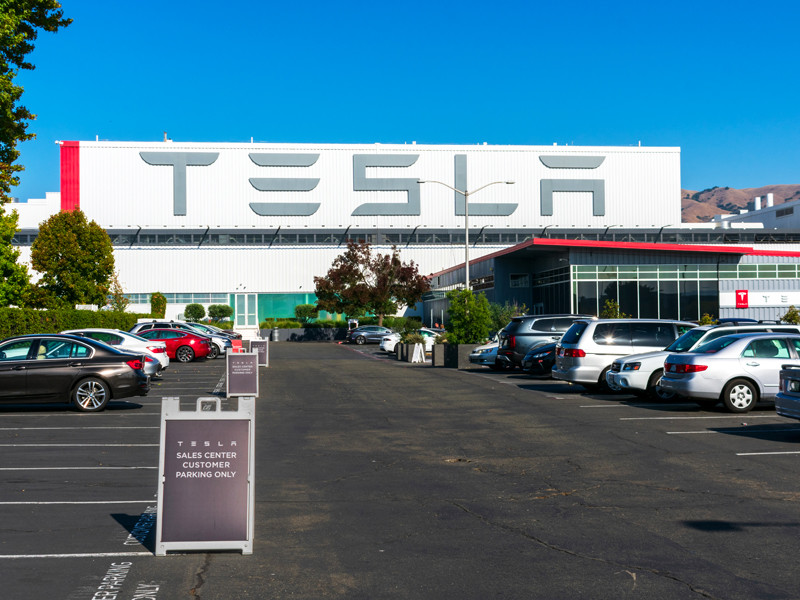 Tesla установила новый рекорд отгрузки машин за квартал