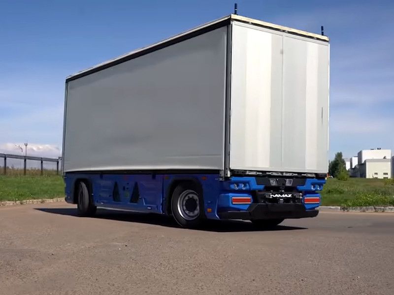 "КамАЗ" показал ВИДЕО испытаний беспилотного грузовика без кабины