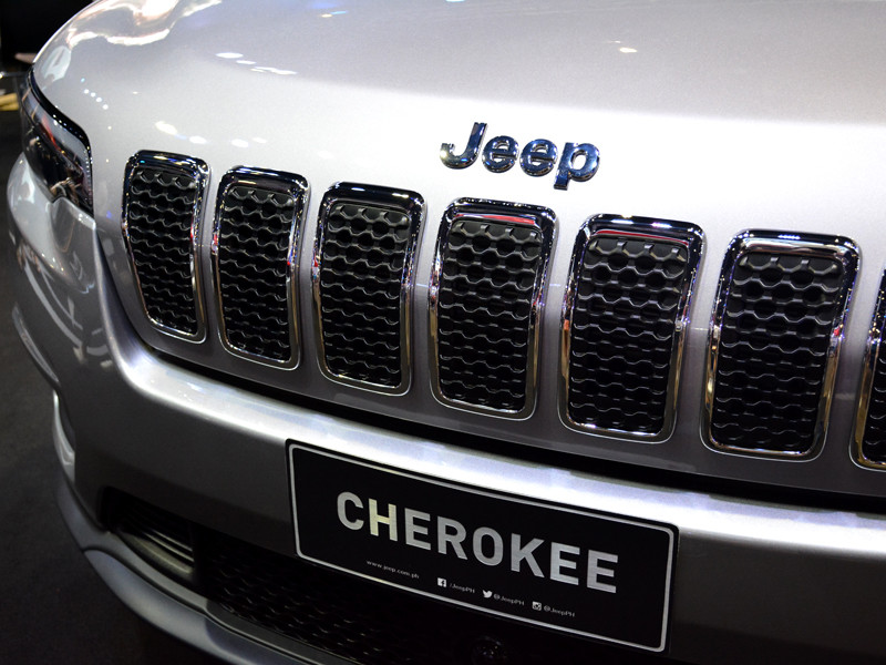 Вождь североамериканского индейского племени чероки Чак Хоскин-младший обратился к компании Jeep с призывом перестать использовать имя племени в названии популярной модели кроссовера (Jeep Cherokee)