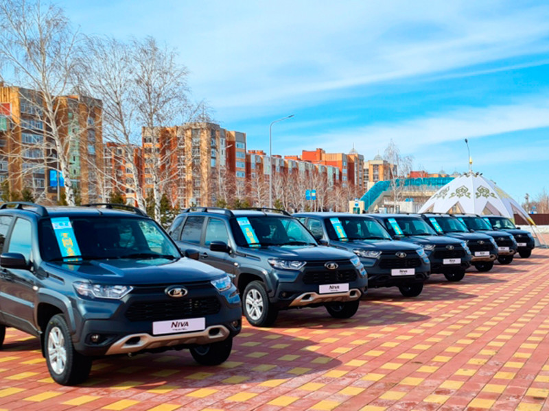 26 марта АО "АвтоВАЗ" и казахстанская ГК "Аллюр" в присутствии премьер-министра Республики Казахстан Аскара Мамина подписали договор о сотрудничестве, в рамках которого в Казахстане будет возобновлено производство автомобилей Lada